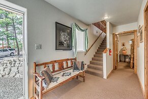 Cozy Ruidoso Cabin w/ Hot Tub, Near Skiing!