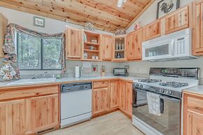 Cozy Ruidoso Cabin w/ Hot Tub, Near Skiing!