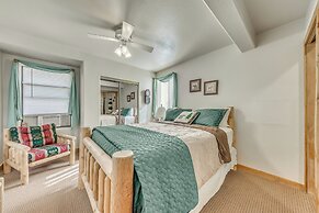 Cozy Ruidoso Cabin w/ Hot Tub, Near Skiing!