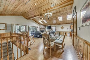 Cozy Ruidoso Cabin w/ Hot Tub, Near Skiing!