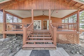 Cozy Ruidoso Cabin w/ Hot Tub, Near Skiing!