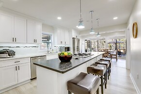 Stylish Marietta Home w/ Deck - Near Truist Park!