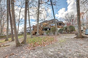 Stylish Marietta Home w/ Deck - Near Truist Park!