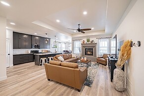 Teton Valley Getaway w/ Private Deck & Hot Tub!