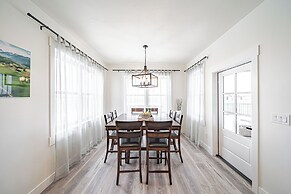 Teton Valley Getaway w/ Private Deck & Hot Tub!