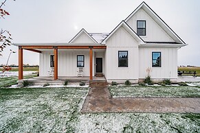 Teton Valley Getaway w/ Private Deck & Hot Tub!