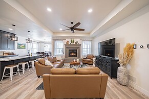 Teton Valley Getaway w/ Private Deck & Hot Tub!