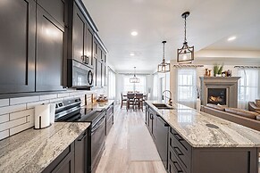 Teton Valley Getaway w/ Private Deck & Hot Tub!