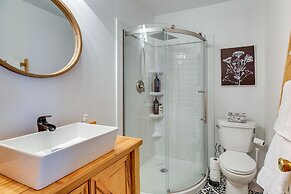 Oak Island Vacation Rental w/ Decks, Walk to Beach