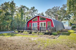 Oak Island Vacation Rental w/ Decks, Walk to Beach