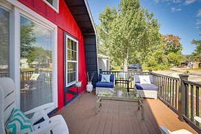 Oak Island Vacation Rental w/ Decks, Walk to Beach