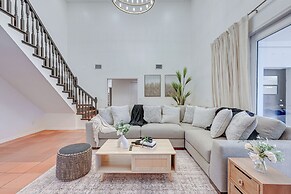 Exciting Valrico Villa w/ Private Pool & Game Room