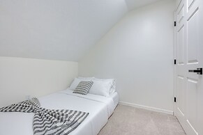 Exciting Valrico Villa w/ Private Pool & Game Room