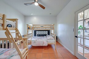 Exciting Valrico Villa w/ Private Pool & Game Room