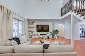 Exciting Valrico Villa w/ Private Pool & Game Room