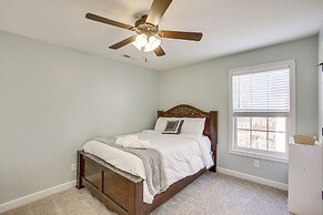 Large Clarksville Family Home ~ 4 Mi to Speedway!