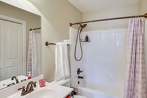 Large Clarksville Family Home ~ 4 Mi to Speedway!