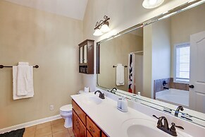 Large Clarksville Family Home ~ 4 Mi to Speedway!