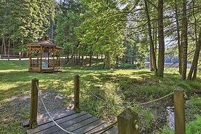 Deep Gap Cabin w/ 2 Decks & Community Amenities!