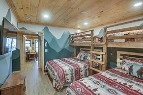 Deep Gap Cabin w/ 2 Decks & Community Amenities!