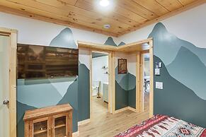 Deep Gap Cabin w/ 2 Decks & Community Amenities!