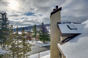 West Dover Condo w/ Fireplace: Half Mi to Mt. Snow