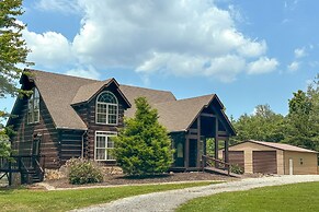 Cherokee Lake Cabin w/ Deck & Kayaks!