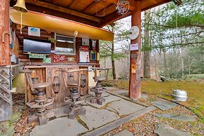 Secluded, Pet-friendly Cresco Log Cabin: Fire Pit!