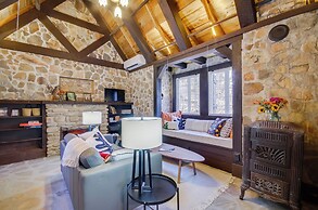 Cozy Steelville Retreat: River + Trail Access!