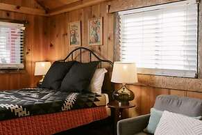 2405 - Oak Knoll Studio #6 1 Bedroom Cabin by RedAwning