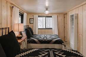 2409 - Oak Knoll #11 2 Bedroom Cabin by RedAwning