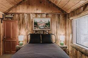 2411 - Oak Knoll Duplex Studio #14 1 Bedroom Cabin by RedAwning