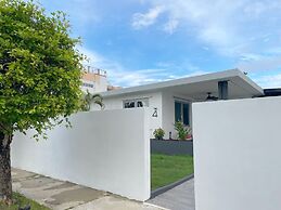 Pool House By Isla Verde Beach 5 Bedroom Home by Redawning