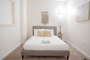 5BR Cozysuites The Block with Pool Table