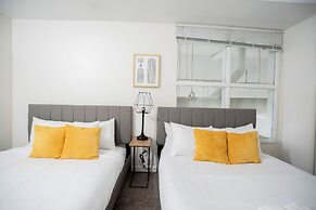 5BR CozySuites The Block-SkybridgeAccess