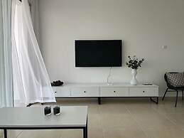 Lovely and Stylish Apartment With Calming Garden View