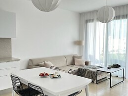 Lovely and Stylish Apartment With Calming Garden View