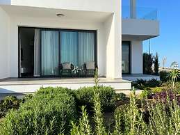 Lovely and Stylish Apartment With Calming Garden View