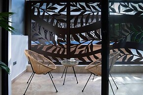 Stylish Studios Pool Near Beach