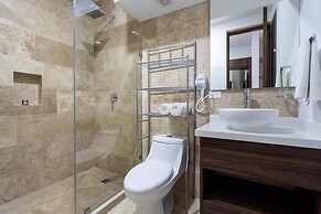 Stylish Studios Pool Near Beach