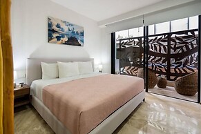 Stylish Studios Pool Near Beach