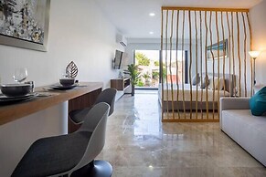 Stylish Studios Pool Near Beach