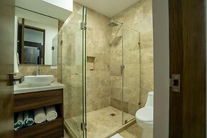 Stylish Studios Pool Near Beach