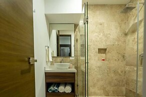 Stylish Studios Pool Near Beach