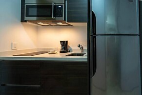 Stylish Studios Pool Near Beach