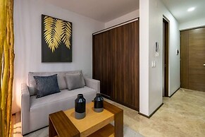 Stylish Studios Pool Near Beach