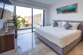 Stylish Studios Pool Near Beach