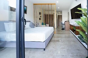 Stylish Studios Pool Near Beach