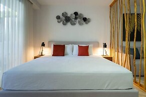 Stylish Studios Pool Near Beach