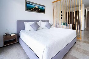 Stylish Studios Pool Near Beach